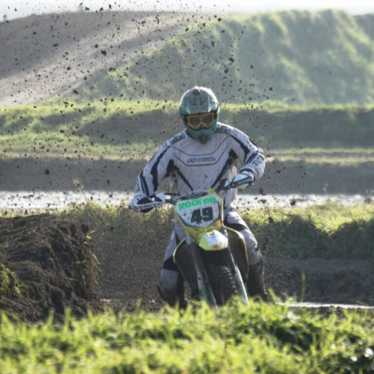 Motorradfahrer Mike Wohner auf Suzuki RMZ 450.